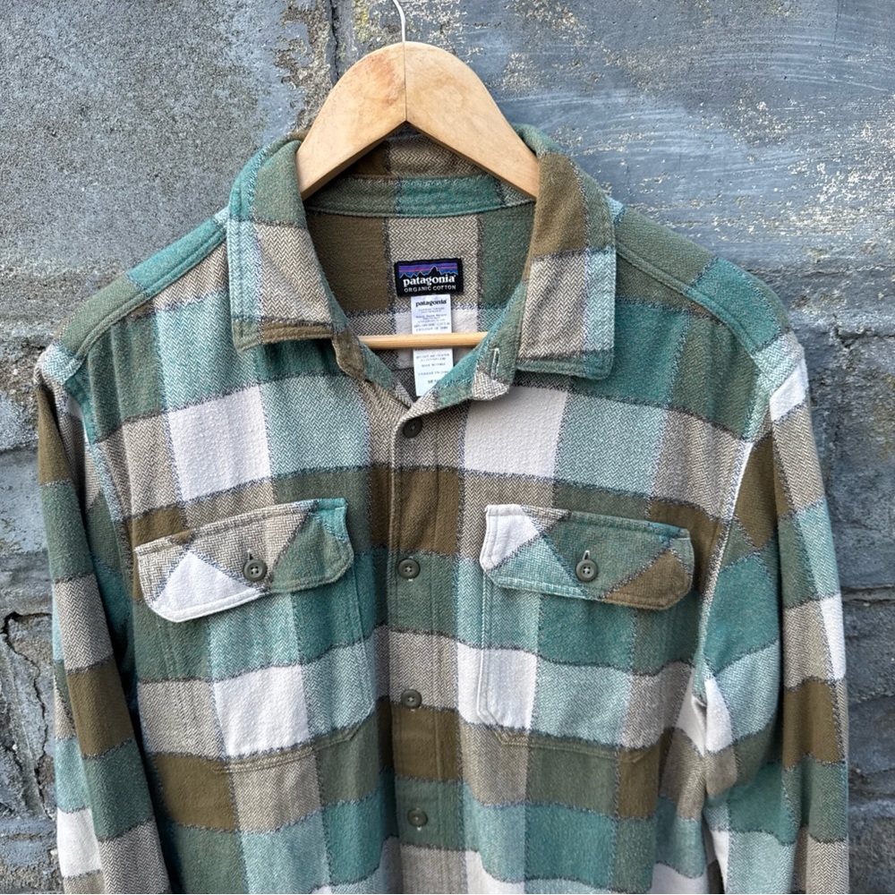 Patagonia Organic Cotton Flannel Shirt Men's M Medium Green Plaid Button Up Top